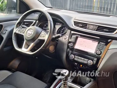 Eladó használt Nissan Qashqai - 1.3 DIG-T N-Connecta, 5 ajtó, 6 fokozatú manuális / kézi váltó - Panorámatető!1.tulaj +végig vezetett szervizkönyv - JóAutók Garanciával