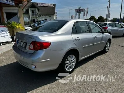 Eladó használt Toyota Corolla - 1.6 Executive, 4 ajtó, 5 fokozatú manuális / kézi váltó