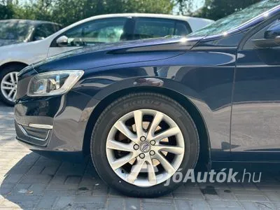 Eladó használt Volvo V60 - 1.6 D [D2] Summum, 5 ajtó, 6 fokozatú manuális / kézi váltó - Sz.könyv/Navi/Radar/