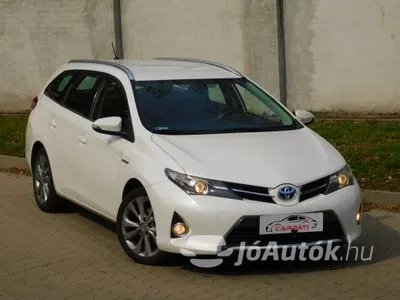 Eladó használt Toyota Auris Touring Sports - 1.8 HSD Active Aut., 5 ajtó, 0 fokozatú fokozatmentes automata váltó - Navi Automata Gyöngyház fehér