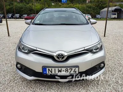 Eladó használt Toyota Auris Touring Sports - 1.33 Live, 5 ajtó, 6 fokozatú manuális / kézi váltó - MAGYARORSZÁGI-VÉGIG MÁRKASZERVIZBEN SZERVIZELT