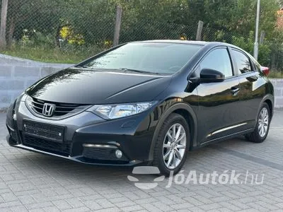 Eladó használt Honda Civic - 1.8 Sport, 5 ajtó, 6 fokozatú manuális / kézi váltó - NAVI-ÜLÉSFŰTÉS-TEMPOMAT-LEINFORMÁLHATÓ