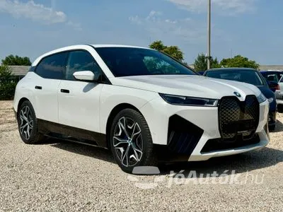 Eladó használt BMW iX - iX xDrive40, 5 ajtó, 0 fokozatú fokozatmentes automata váltó - Sérülésmentes Laser Led 360 kamera H/K hifi 22col alu