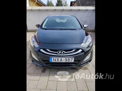 Eladó használt Hyundai i30 - 1.6 GDi Style, 5 ajtó, 6 fokozatú manuális / kézi váltó - Blue Drive