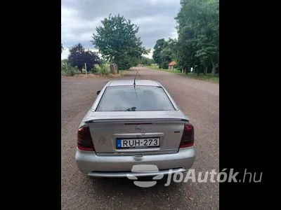 Eladó használt Opel Astra G - 2.2 16V, 2 ajtó, 5 fokozatú manuális / kézi váltó - Bertone