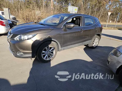 Eladó használt Nissan Qashqai - 1.2 DIG-T Acenta, 5 ajtó, 6 fokozatú manuális / kézi váltó