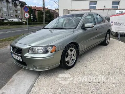 Eladó használt Volvo S60 - 2.5 T AWD Momentum Aut., 4 ajtó, 5 fokozatú tiptronik váltó