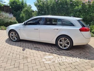 Eladó használt Opel Insignia Sports Tourer - 2.0 CDTI Cosmo Aut., 5 ajtó, 6 fokozatú tiptronik váltó