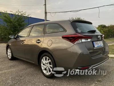 Eladó használt Toyota Auris Touring Sports - 1.6 Classic, 5 ajtó, 6 fokozatú manuális / kézi váltó - 98.000 KM ÚJ JORÁBAN MAGYARORSZÁGON VÁSÁROLT-1.TULAJDONOS