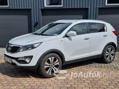 Eladó használt Kia Sportage - 2.0 CRDi LX 4x4 Aut., 5 ajtó, 6 fokozatú automata váltó - ÖSSZKERÉK AUTOMATA.NAGYON SZÉP ÉS ÁPOLT.NAVI. TOLKAMERA.2X DIGKLÍMA.4XÜLÉSFŰTÉS